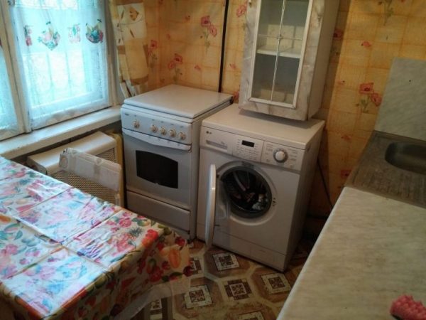 Подарок, сделанный руками – самый лучший. И я так подумал, и подарил родителям на юбилей ремонт кухни. Оцените …
