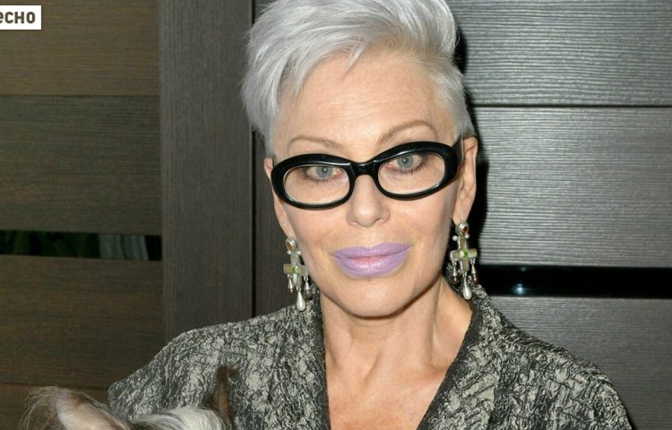 Если стареть, то только так. 70-летняя Понаровская показала молодую шею в платье с открытыми плечами