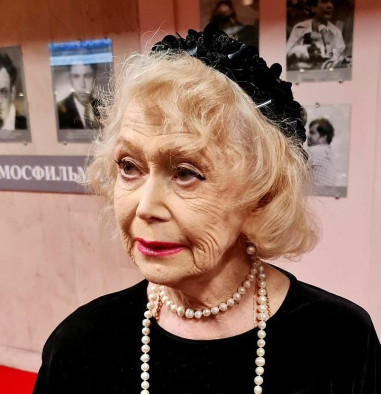 «Совсем сдала, лицо в глубоких морщинах»: Лазарев-младший поделился свежим кадром с родительницей