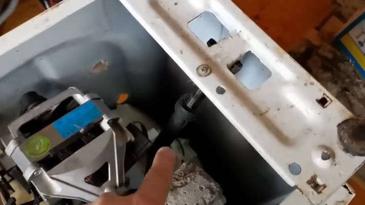 Машинка на отжиме больше не скачет. Выявите и устраните причину