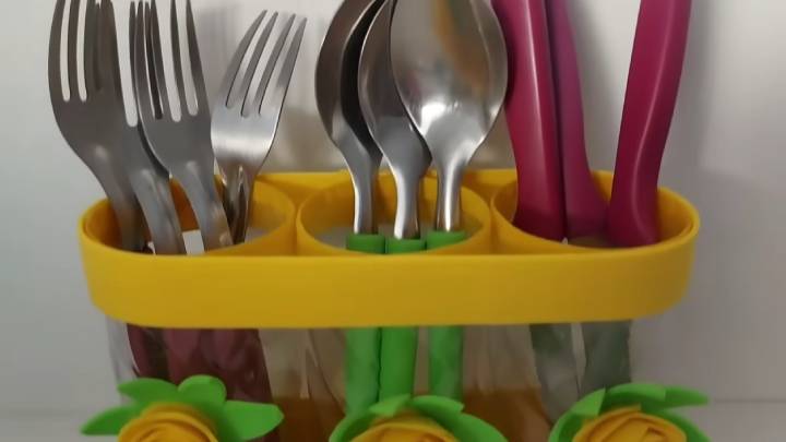 Простой и полезный держатель для столовых приборов. Практичная переработка пластика