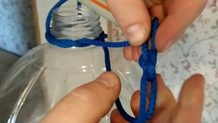 Необходимая приспособа. Вечная ручка на большую пластиковую бутылку