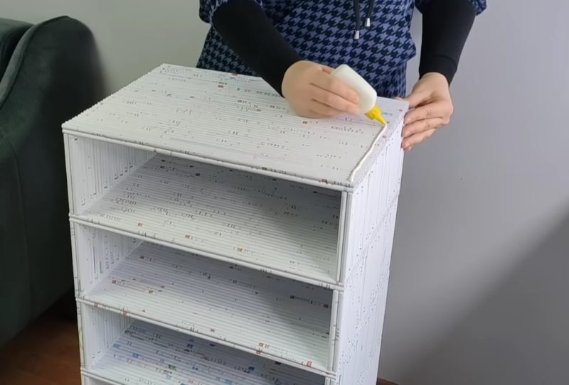 Удивительное превращение бумаги и картона в красивый и вместительный комод