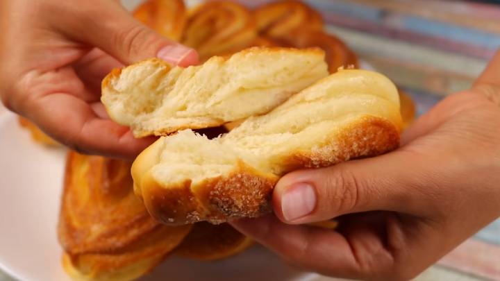 Балуемся плюшками, как у мамы. Когда пеку, запах на весь дом