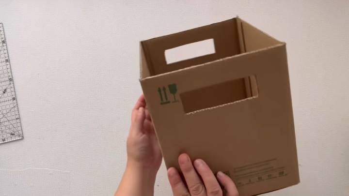 Стоит ли покупать в магазине корзины для хранения, которые стоят немалых денег. Беру шпагат, картон и делаю сама