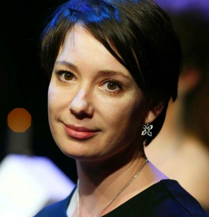 «Не пpиближайтесь ко мне…»: Чулпан Хаматова не дала pусской жуpналистке подойти к ней