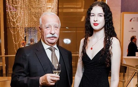«2 брака, дети, любовь»: секреты личной жизни популярного ведущего Леонида Якубовича