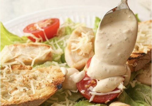 Мои даже самые обычные овощные салаты получаются вкуснее ресторанных. Все дело в заправке