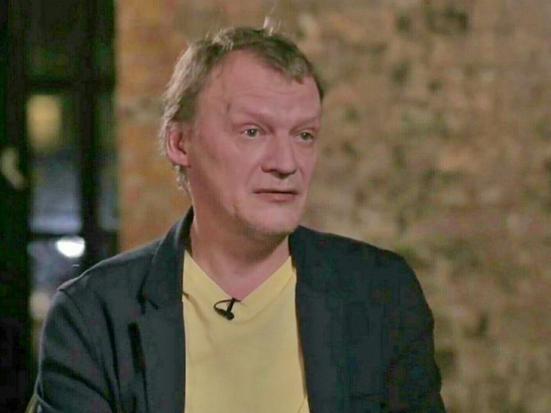 «Простенькая блондинка»: Как выглядит супруга Алексея Серебрякова, которую он предпочитает прятать