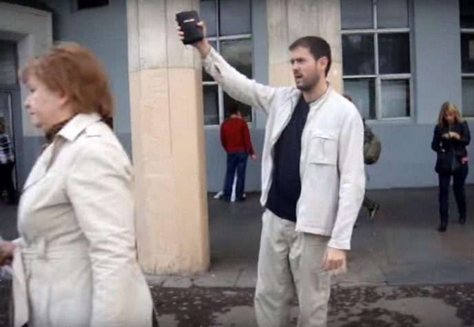 Променял жену на француженку, оставив ее с особенным сыном. Как выглядит наследник актера сегодня
