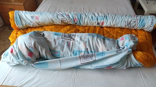 Очень не любила втаскивать одеяло в пододеяльник, а теперь делаю это за 30 секунд: показываю легкий способ