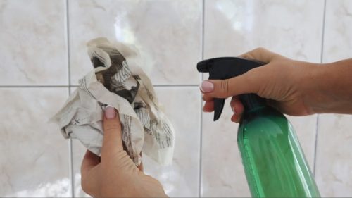 Жалею, что раньше этого не знала. Зачем я храню крышечки от сметаны и что у меня в холодильнике делает мокрая газета