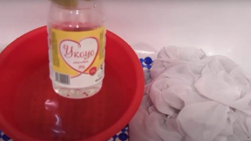 Никак не могла отбелить тюль и избавиться от желтизны, пока не узнала один старый метод после, которого он стал кристально белым