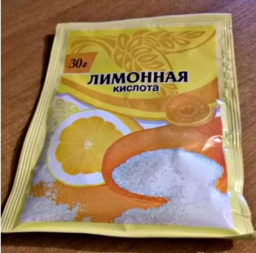 Перед выходом из дома заливаю в унитаз всего один стакан этого средства: забыла, когда последний раз его тёрла. Весь налёт уходит сам