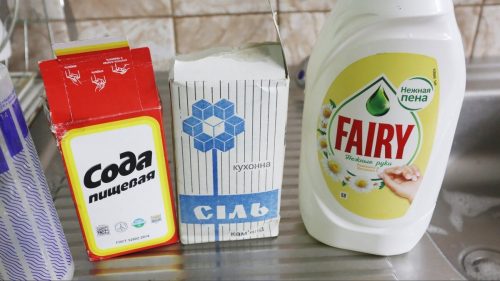 Жалею, что раньше этого не знала. Зачем я храню крышечки от сметаны и что у меня в холодильнике делает мокрая газета