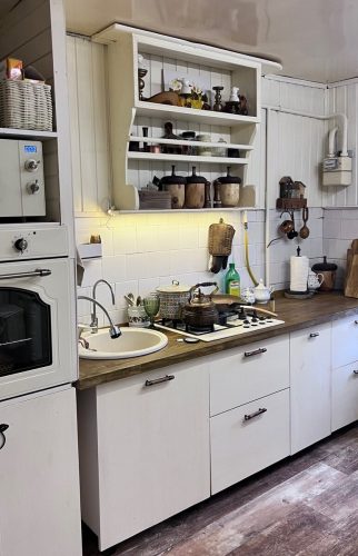 Купили старый дом за $26000 и навели здесь красоту. Оцените до и после