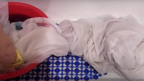 Никак не могла отбелить тюль и избавиться от желтизны, пока не узнала один старый метод после, которого он стал кристально белым