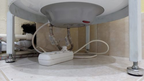 «А мы давно так ставим и не мучаемся»: почему неправильный монтаж водонагревателя выгоднее и долговечнее
