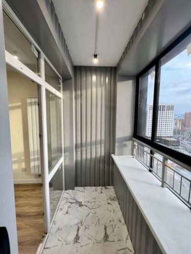 Привел будущую жену в студию 25 м² с отличным ремонтом, а она сказала, что лучше бы я на эти деньги купил убumую двушку