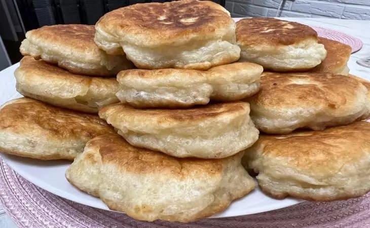 Как приготовить постные и пышные оладьи на дрожжах: самый простой рецепт Как приготовить постные и пышные оладьи на дрожжах: самый простой рецепт