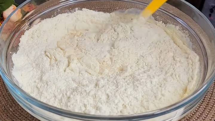 Коллега поделилась отличным рецептом: она взбивает капусту с кефиром! Вкусно, и мяса не надо