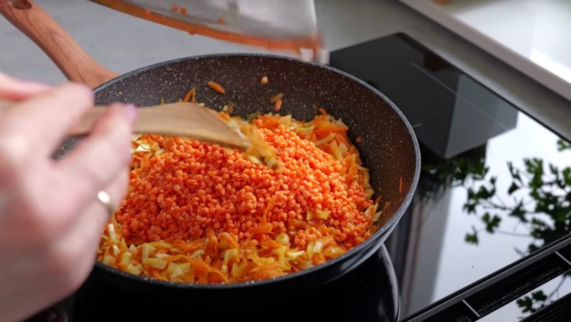 Постные котлетки из красной чечевицы, с таким блюдом и мясо не нужно
