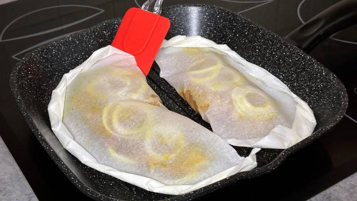 Знакомый повар раскрыл секрет самой сочной грудки без масла. Даже духовка не понадобится!