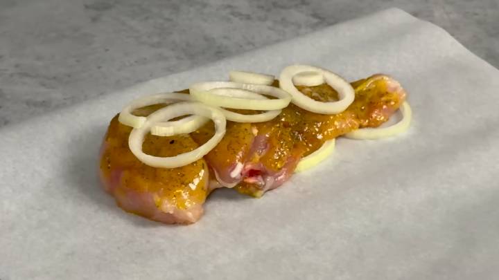 Знакомый повар раскрыл секрет самой сочной грудки без масла. Даже духовка не понадобится!