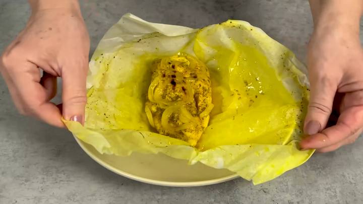Знакомый повар раскрыл секрет самой сочной грудки без масла. Даже духовка не понадобится!