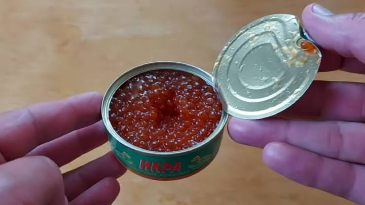 Бабушка поделилась секретом, как во времена СССР проверяли качество икры