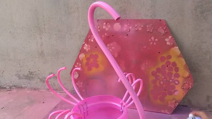 Шланг + бутылка стали диковинкой нашего участка! Бесподобно и красиво