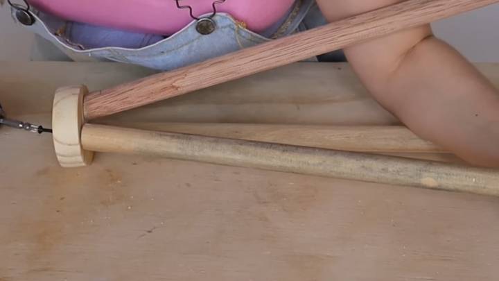 Зашла к соседке на чай, а ушла с шикарной идеей. Понадобятся черенки лопаты и пластиковое ведро