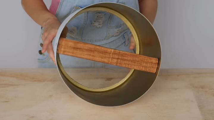 Зашла к соседке на чай, а ушла с шикарной идеей. Понадобятся черенки лопаты и пластиковое ведро