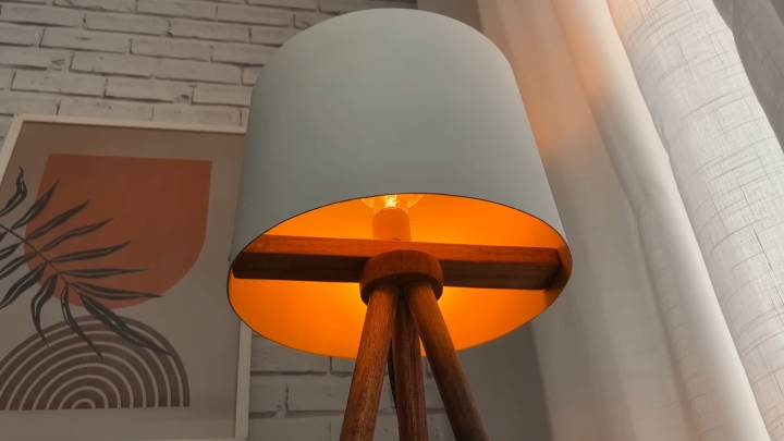 Зашла к соседке на чай, а ушла с шикарной идеей. Понадобятся черенки лопаты и пластиковое ведро