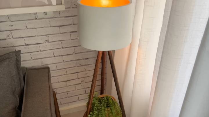 Зашла к соседке на чай, а ушла с шикарной идеей. Понадобятся черенки лопаты и пластиковое ведро