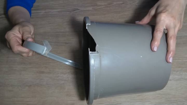 Забрала у бабули сломанное ведро. Вернула уже изящную самоделку