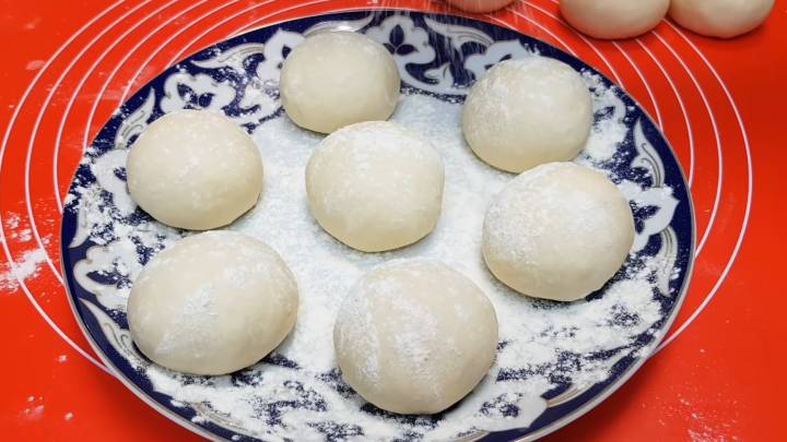 Лепёшки разлетаются быстрее чебуреков! С ними и мяса не надо