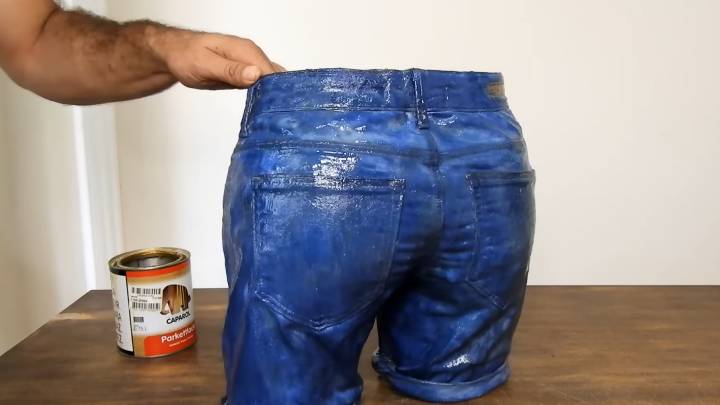 Спасибо соседу за блестящую идею! Отрезала штанины у джинсов и залила цементом