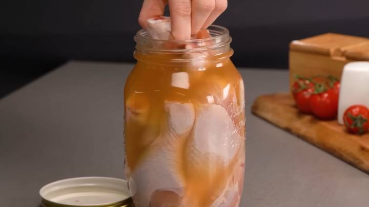 В KFC больше не хожу. Заливаю курицу пивом и жарю самые хрустящие ножки