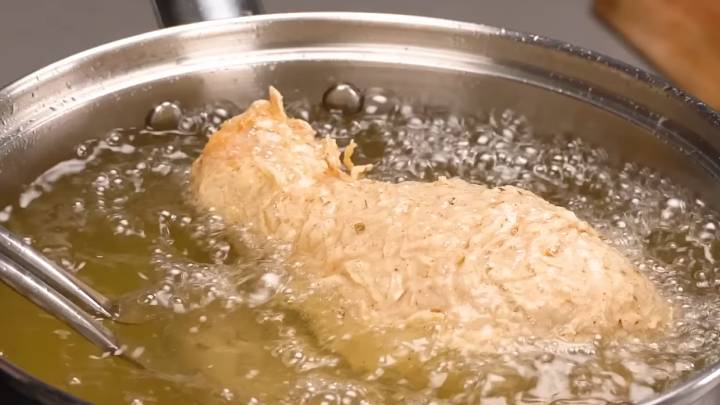 В KFC больше не хожу. Заливаю курицу пивом и жарю самые хрустящие ножки