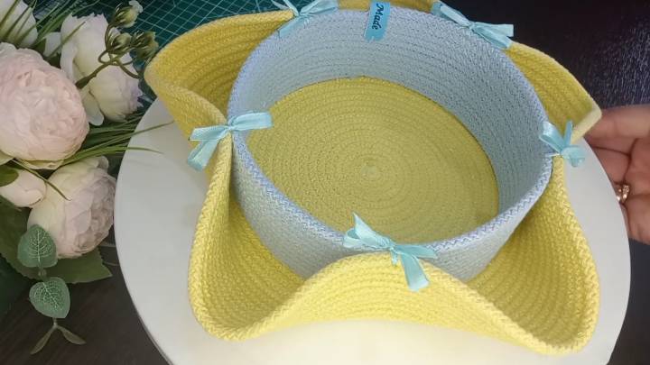 Моя соседка-выдумщица шьёт из шнура такое, что другим и в голову не придёт