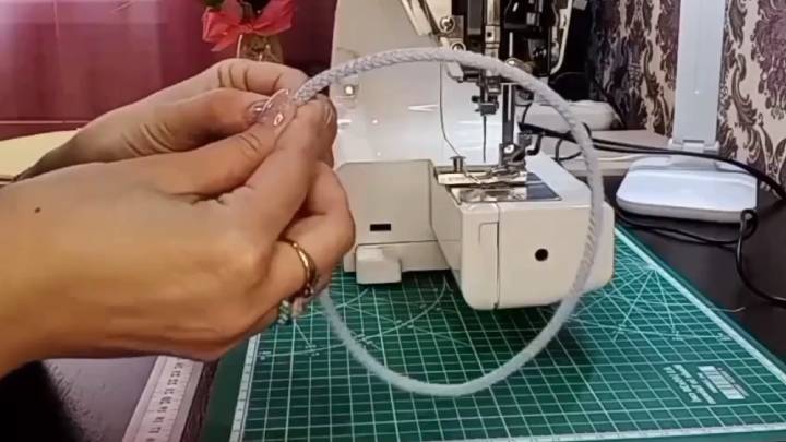 Моя соседка-выдумщица шьёт из шнура такое, что другим и в голову не придёт