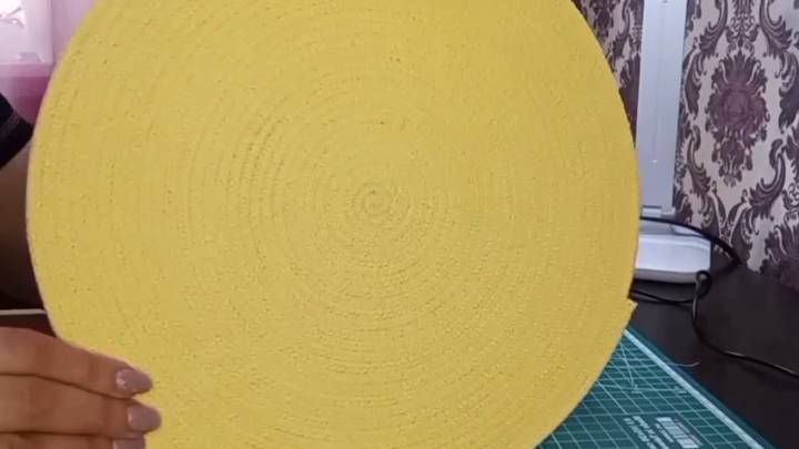 Моя соседка-выдумщица шьёт из шнура такое, что другим и в голову не придёт