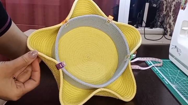 Моя соседка-выдумщица шьёт из шнура такое, что другим и в голову не придёт