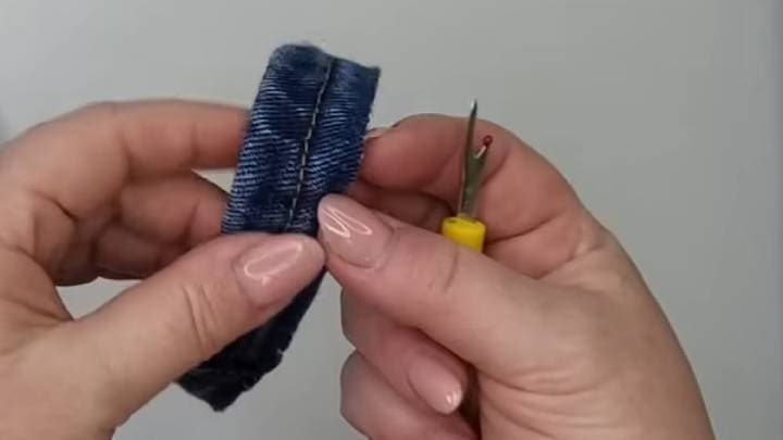 Спасибо научившей меня наставнице. С лёгкостью сузила и укоротила джинсы