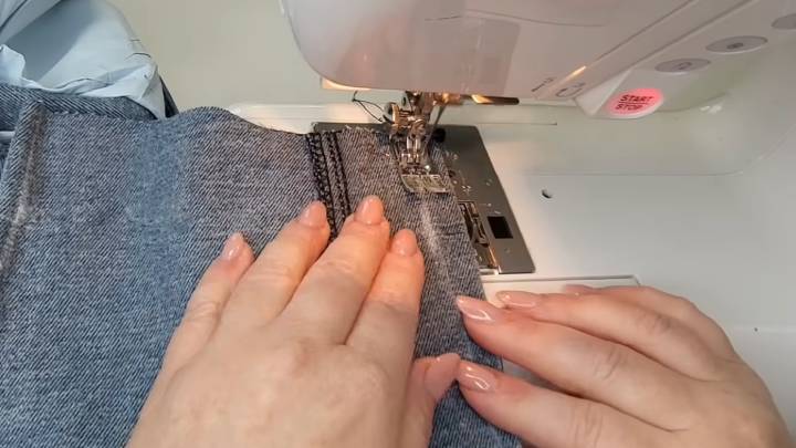 Спасибо научившей меня наставнице. С лёгкостью сузила и укоротила джинсы