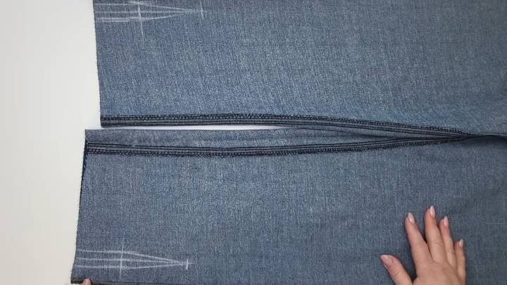 Спасибо научившей меня наставнице. С лёгкостью сузила и укоротила джинсы