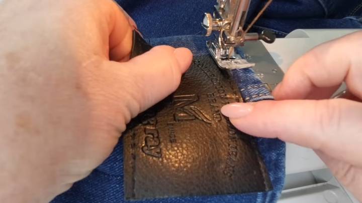 Спасибо научившей меня наставнице. С лёгкостью сузила и укоротила джинсы