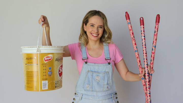 Зашла к соседке на чай, а ушла с шикарной идеей. Понадобятся черенки лопаты и пластиковое ведро