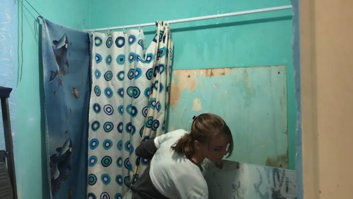 Заходя в ванную, гости спрашивают, дорогая ли плитка. И не верят, что её там нет